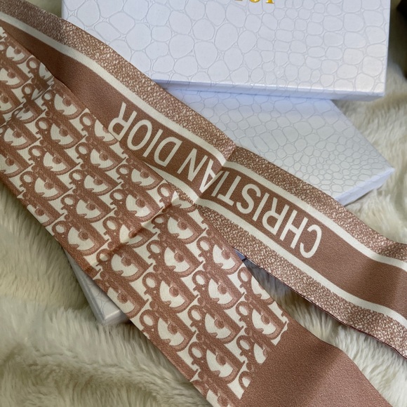 Headband - Picture 2 of 9